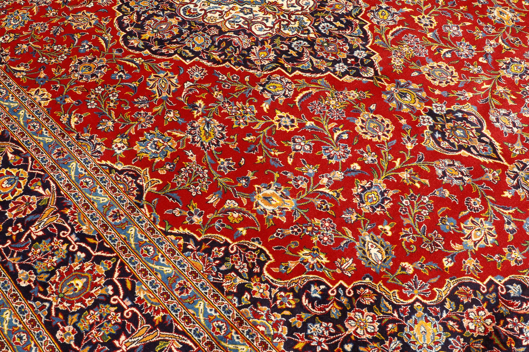 A carpet, Kashan, ca 460 x 308 cm.