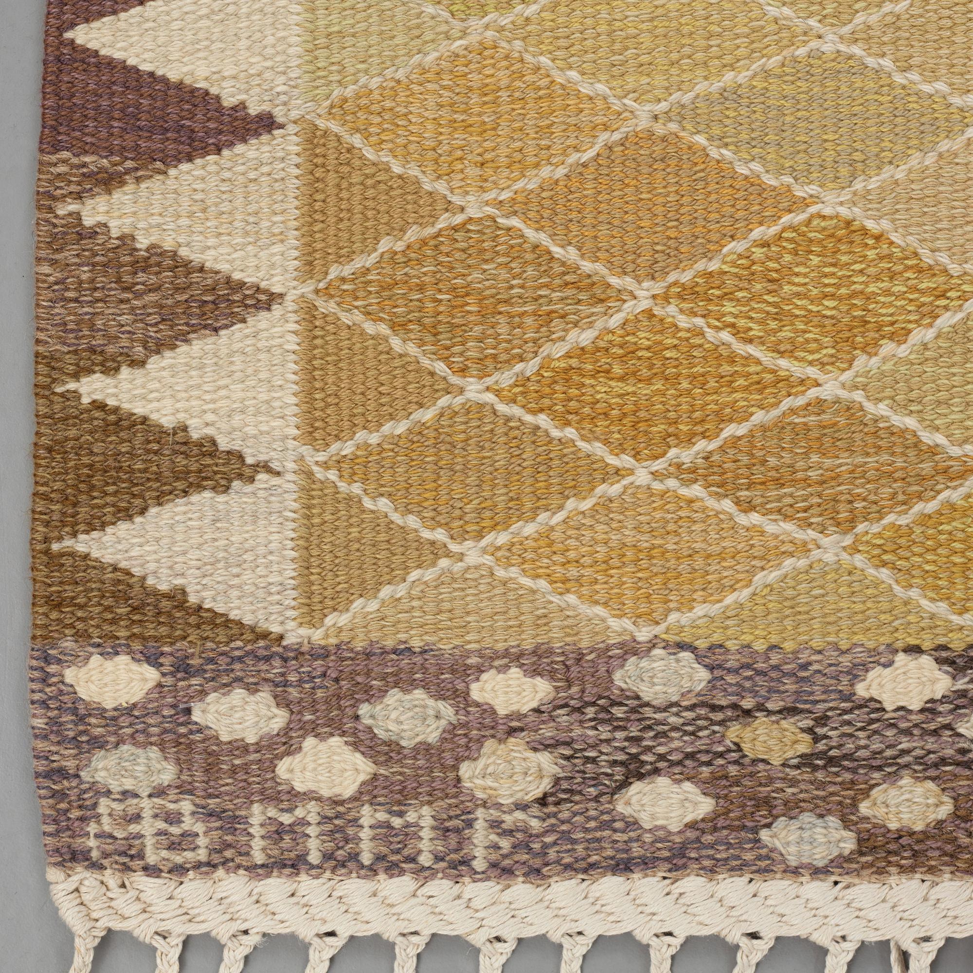 Marianne Richter, Matta, "Josefina gul", gobelängteknik, ca 226-227,5 x 171,5-175,5 cm, signerad AB MMF MR.