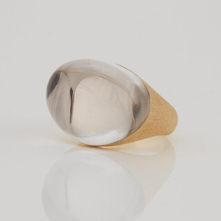 An 18K gold H Stern ring set with a cabochon-cut rock crystal.