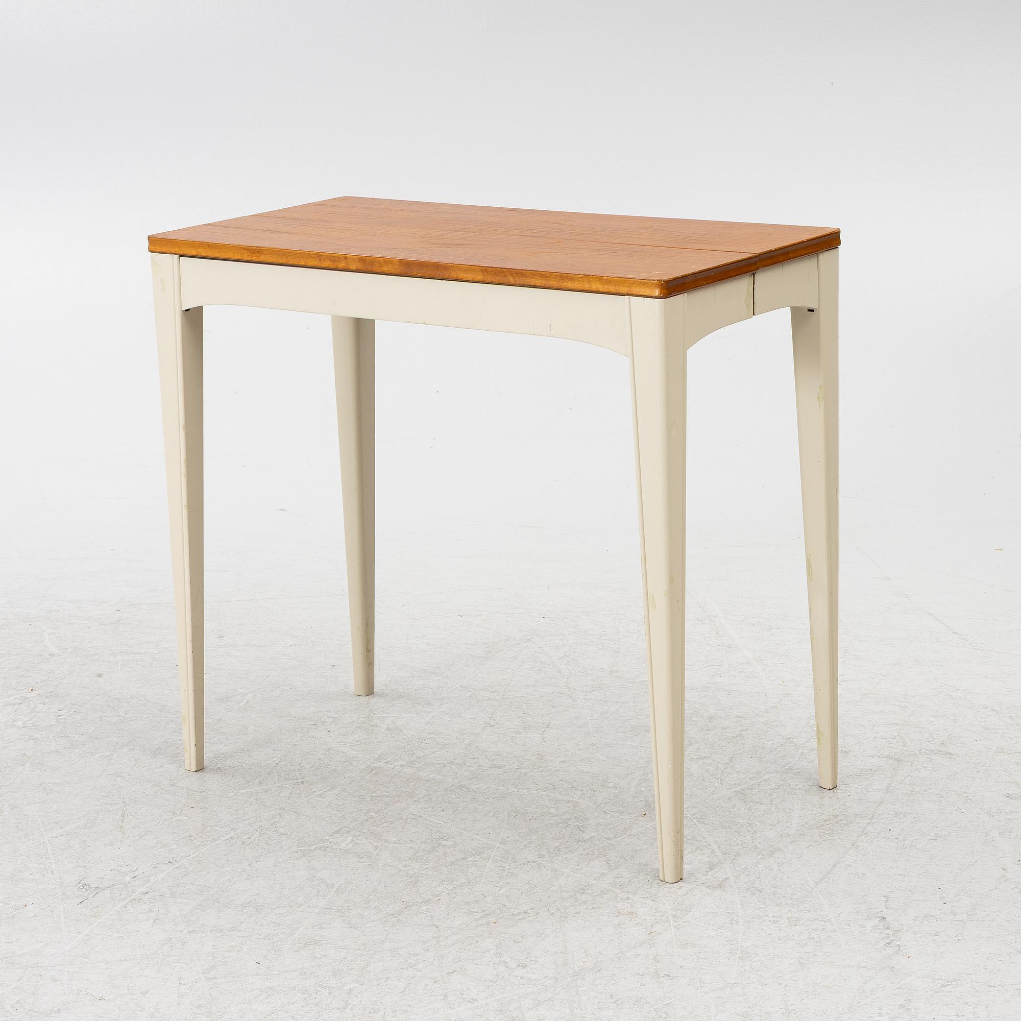 A dining table, mid-20th century.
