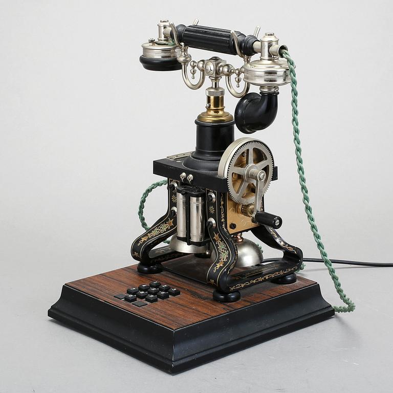 BORDSTELEFON, jubileumsmodell efter "Taxen", LM Ericsson, 1900-talets senare del.