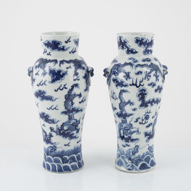 A pair of Chinese blue and white vases, Qing dynasty, 19th century.
