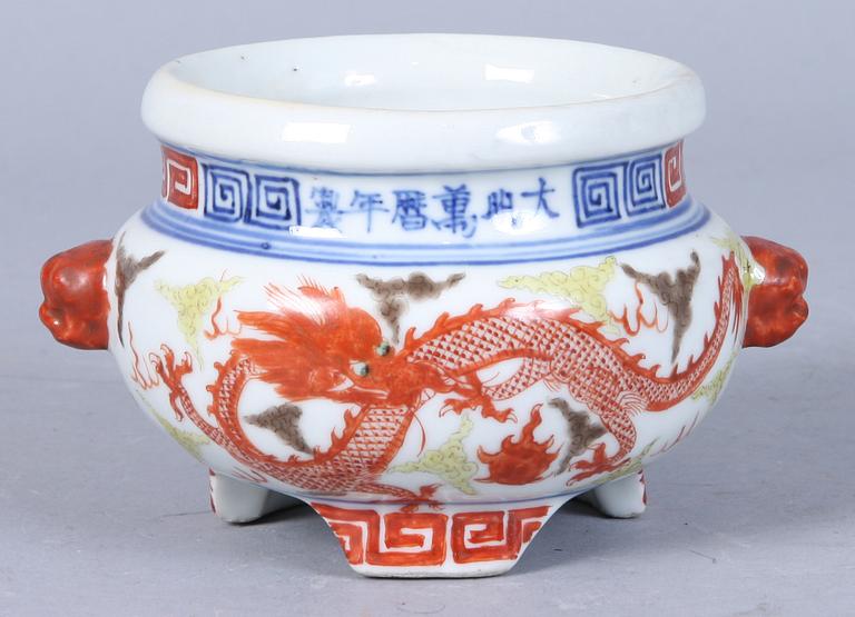 RÖKELSEKAR, porslin, Kina, 1900-tal.