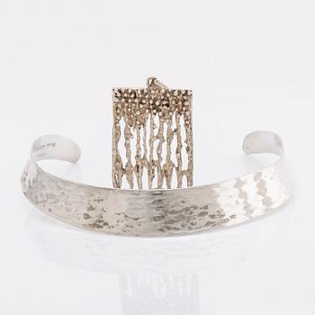 Necklace and pendant, sterling silver, 59 g, 1971 and 1977.