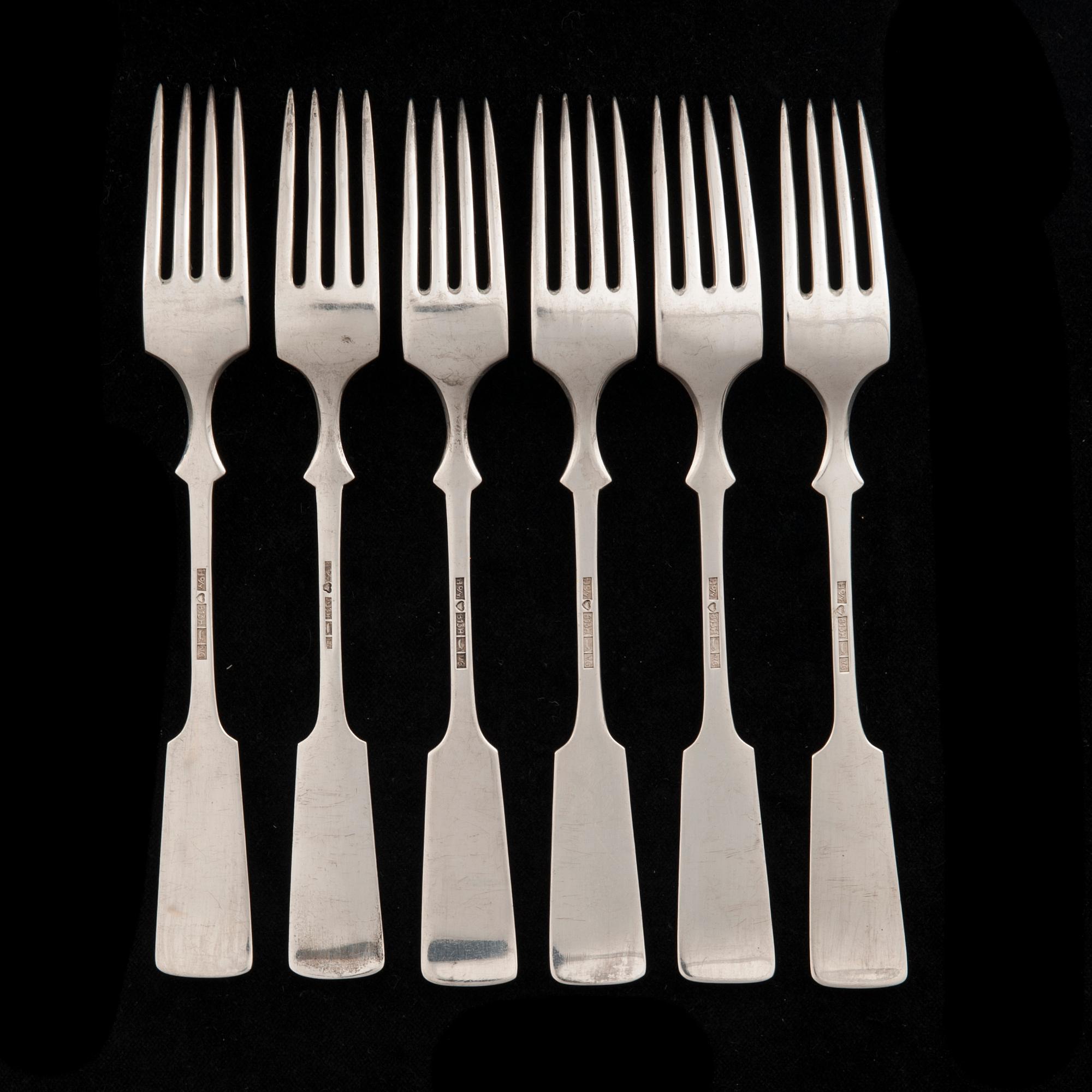 BESTICK, 6+6 "Musslan" silver, Helsingfors 1936-1950. Knivbladen stål. Sammanlagd vikt ca 748 g.