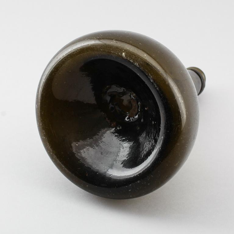FLASKA, grönt glas, 1700-tal.