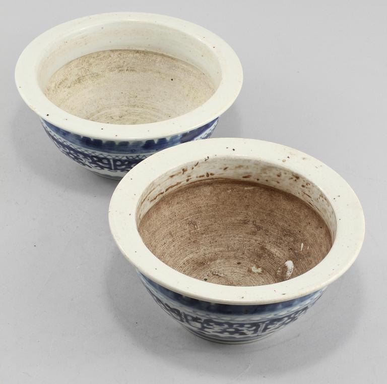 YTTERFODER, 2 st, porslin, Kina, 1900-tal.