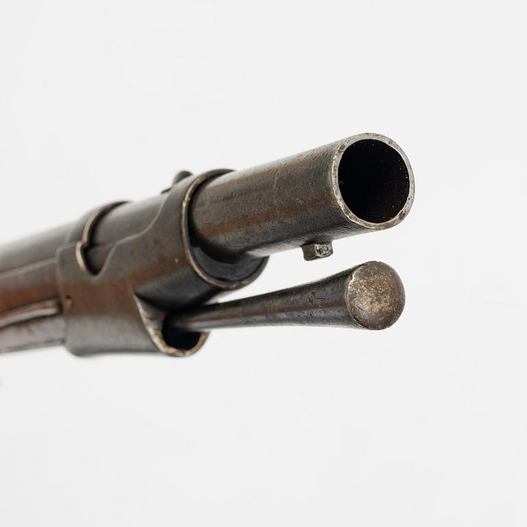 A percussion rifle, possible France, 19th century.