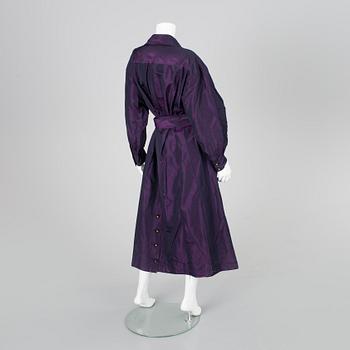 A Chanel trench coat, frensch size 36.
