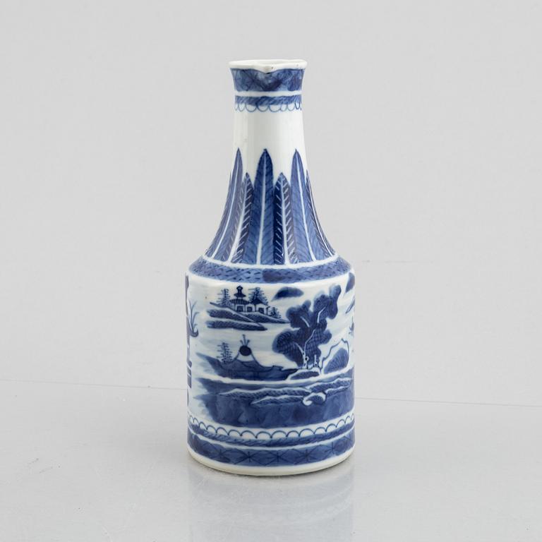 A blue and white bowl and bottle, China, Qing dynasty, 19th century.