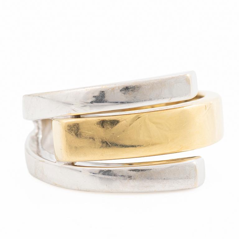 18K gold and white gold ring.