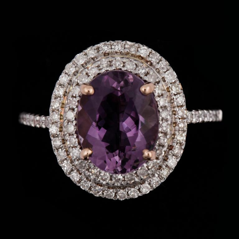 RING, 14k roseguld med ametist ca10x8x6mm, ca3,95 ct och åttkantsslipade diamanter tot ca0,53ct. Vikt 5,2g.