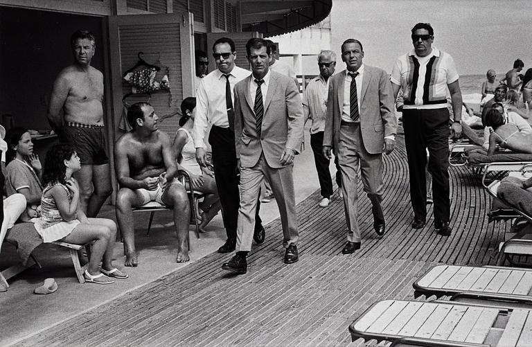 Terry O'Neill, "Frank Sinatra, Miami Beach, 1968".