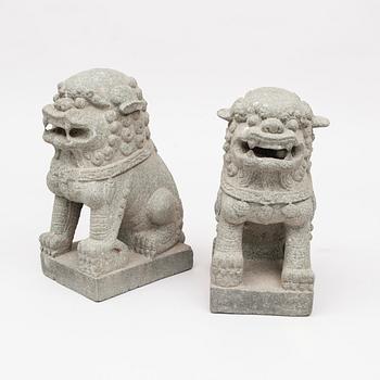 TRÄDGÅRDSSKULPTURER, ett par, sten, 1900-talets slut.