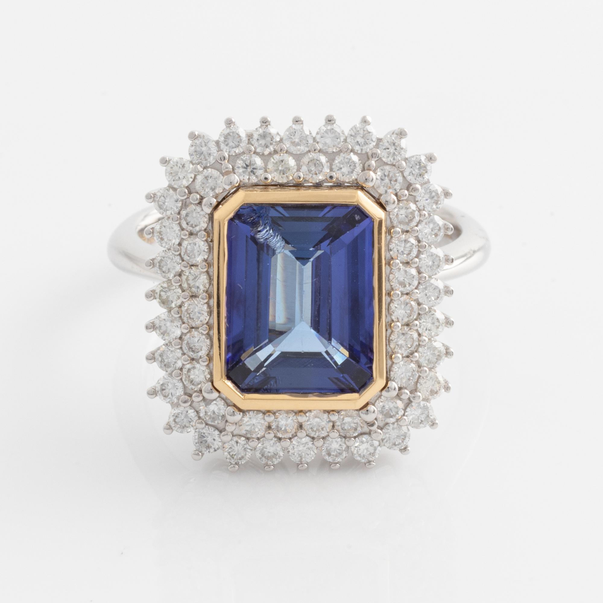 Ring, cocktail ring with tanzanite and brilliant-cut diamonds.