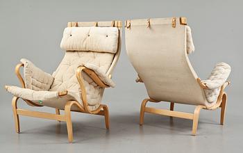 FÅTÖLJER, ett par, "Pernilla", Bruno Mathsson, 1900-talets andra hälft.