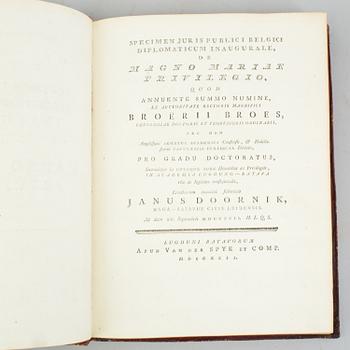 JANUS DOORNIK: Specimen juris publici belgici diplomaticum inaugurale de Magno Mariae privilegio, 1792.