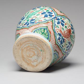 A Wucai Transitional vase with cover, 17th Century, Shunzhi (1644-1661).