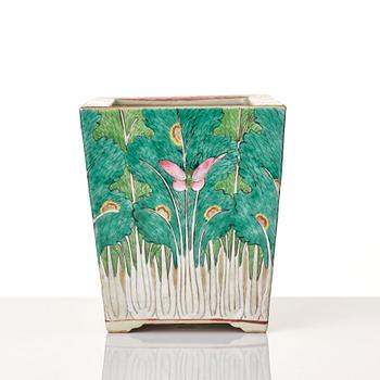 A famille rose cabbage flower pot, China, circa 1900.