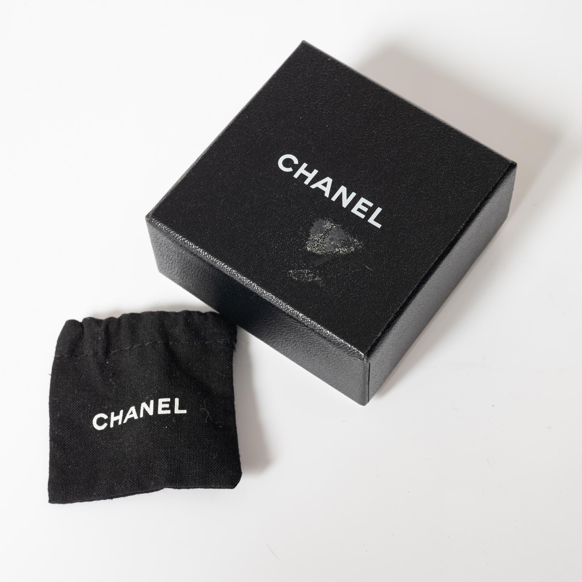 Chanel,.