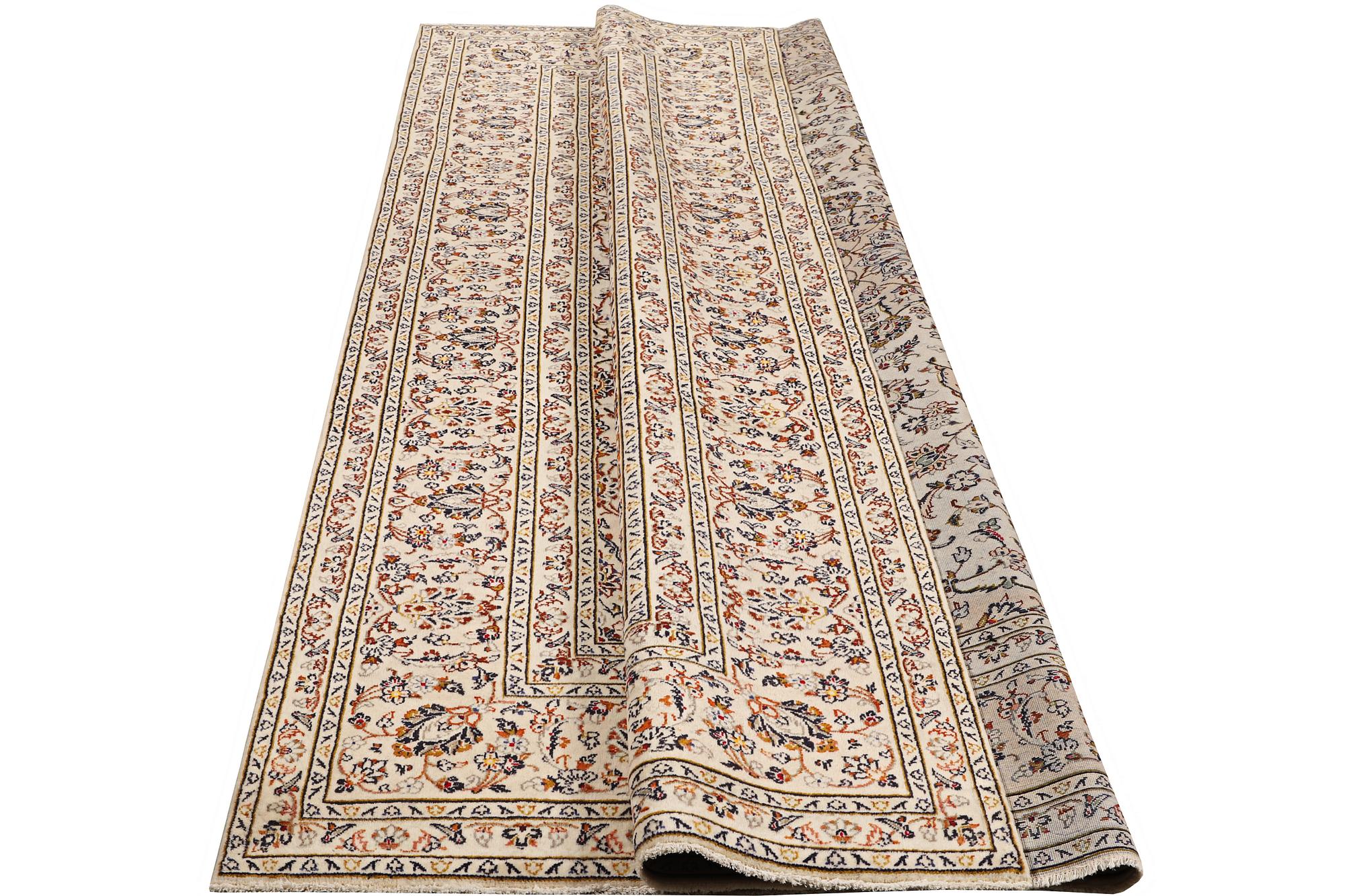 Matta, Keshan, ca 356 x 239 cm.