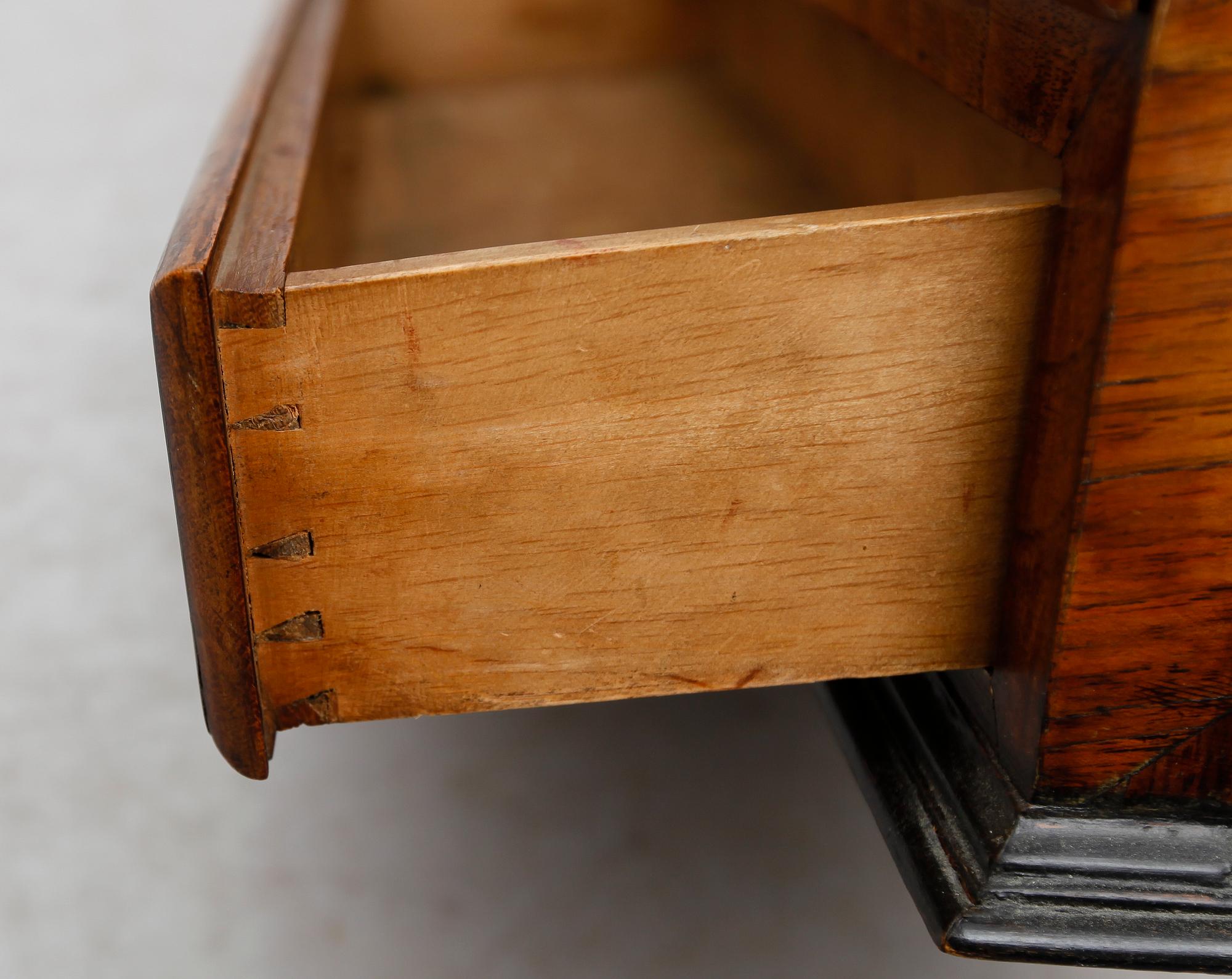 HÄNGSKÅP, 1700-tal.