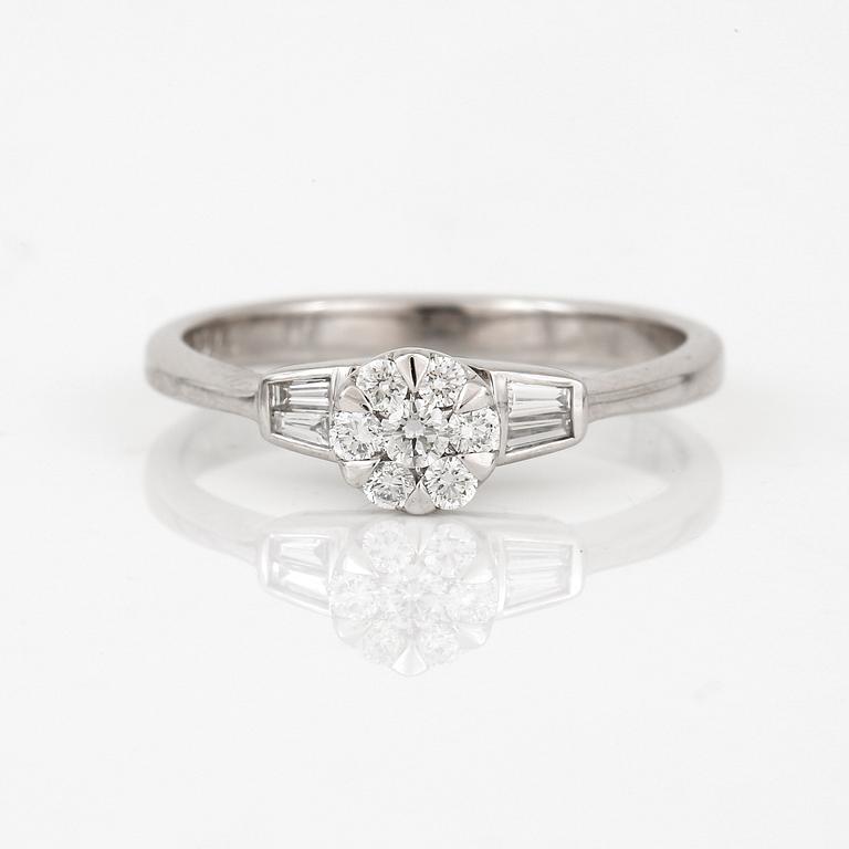 RING, med briljant och baguetteslipade diamanter, totalt ca 0,24 ct.