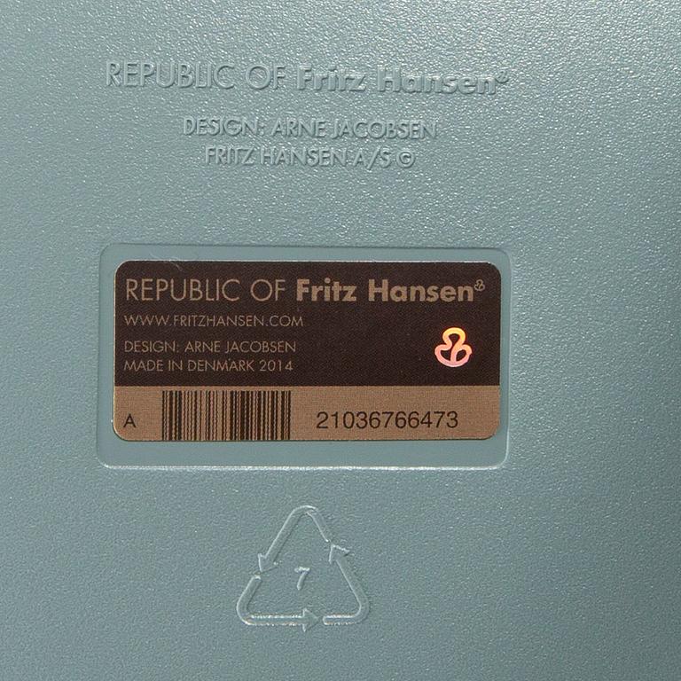 Arne Jacobsen, stolar 6 st "Droppen" för Fritz Hansen 2014.