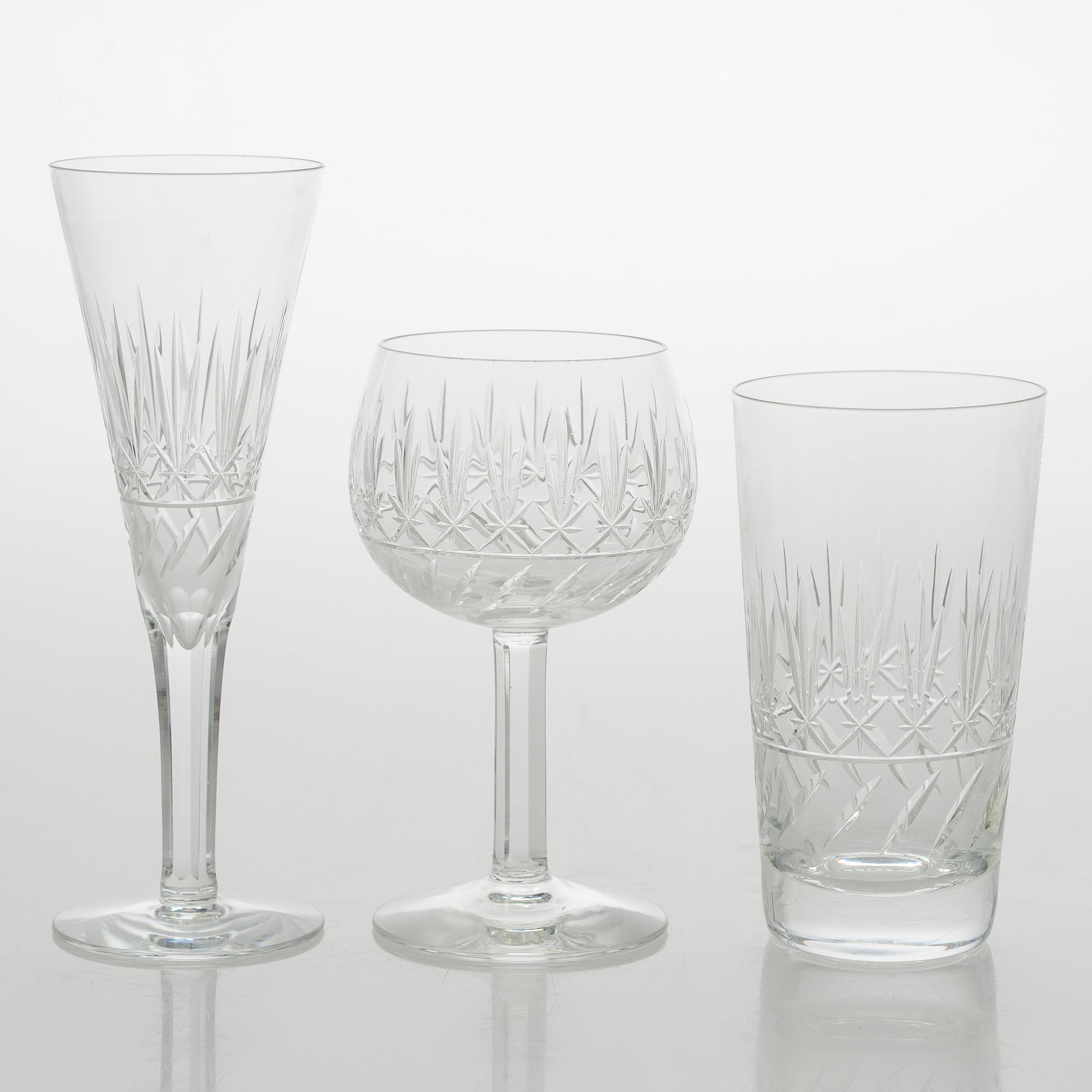 A 131-piece glas service, "Leo" for Nuutajärvi Notsjö, mid-20th century.