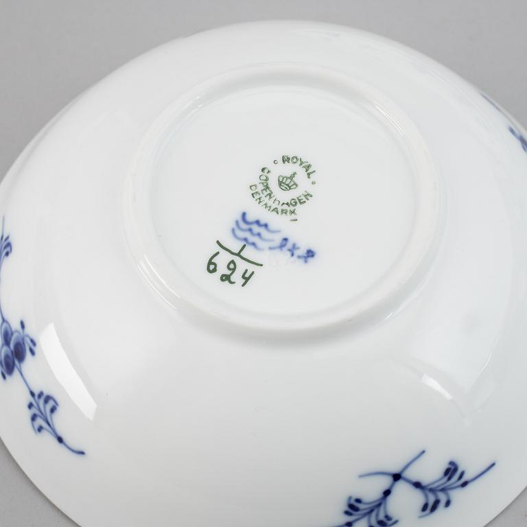 Royal Copenhagen, a porcelaine service, 'Musselmalet', Denmark. (63 pc).