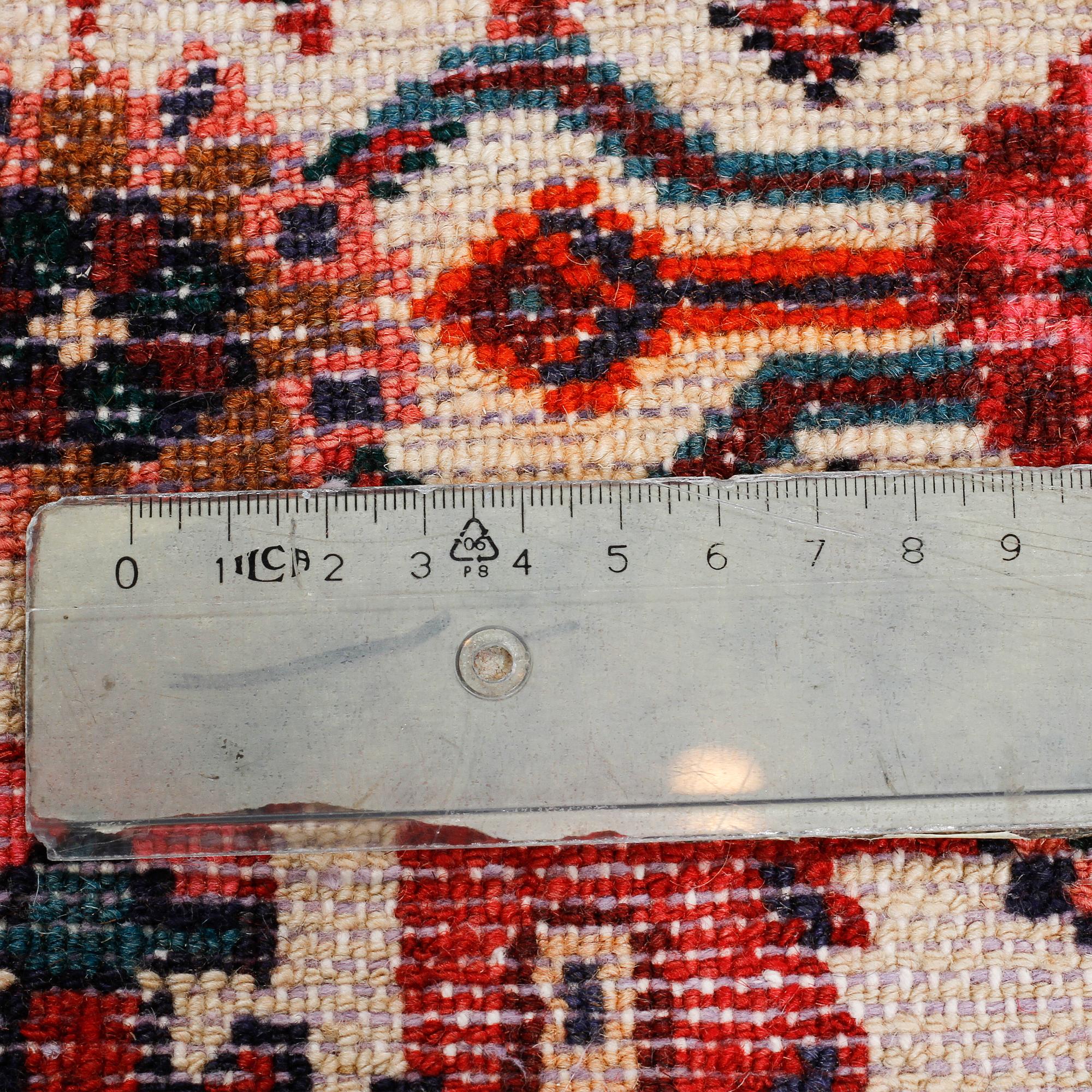 A Hosseinabad rug, 281 x 106 cm.