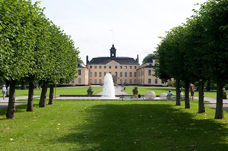 TVÅ ÅRS FRI ENTRÈ TILL SAMTLIGA KUNGLIGA SLOTT. Skänkt av Ulriksdals slott.