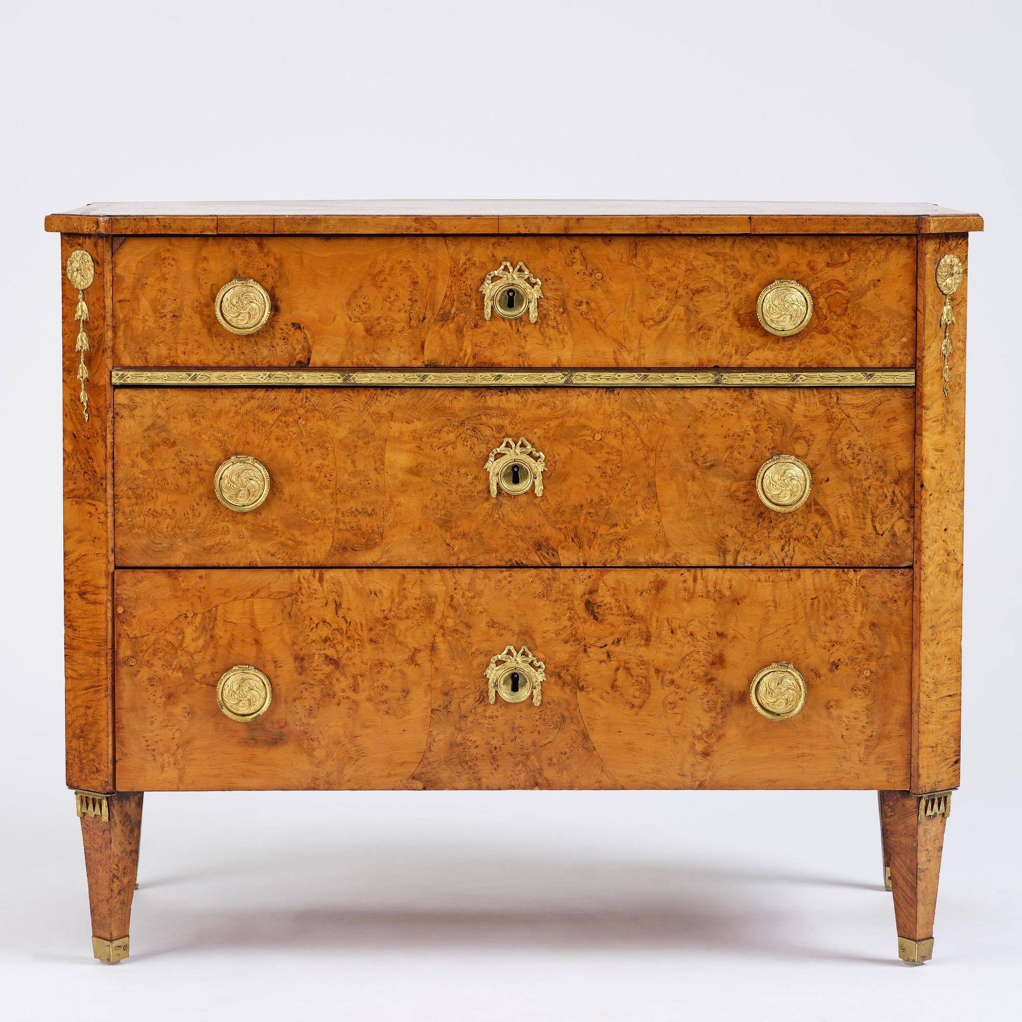 A late Gustavian burr-alder commode, early 19th century.