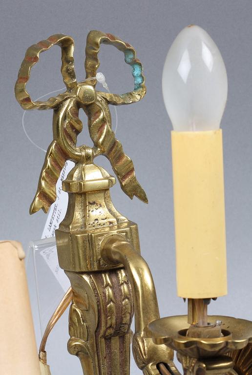 LAMPETTER, 3 st. Mässing. Gustaviansk stil, 1900-tal.