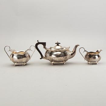 An English 3 pcs silver tea service, Birmingham 1908/09, total weight 570 gr.