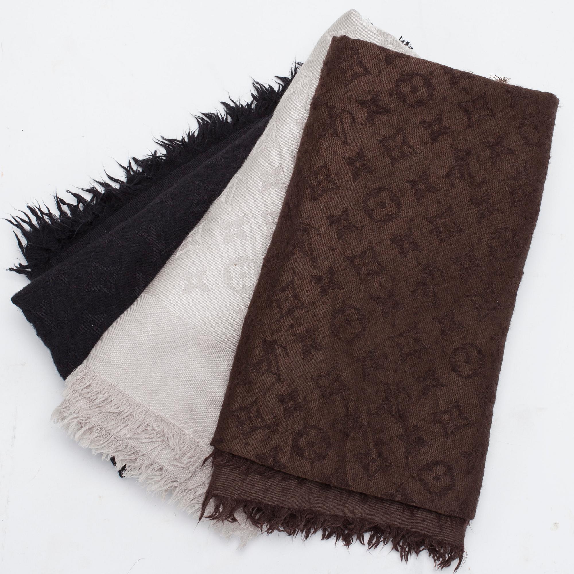 SJALAR, 3 stycken, Louis Vuitton.