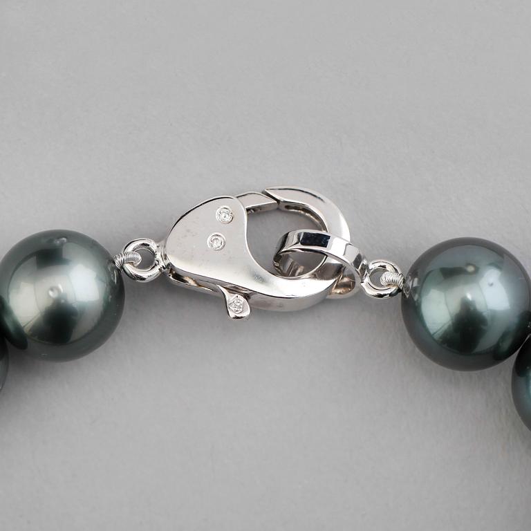 PÄRLCOLLIER, 14K vitguld, grågröna tahitipärlor.