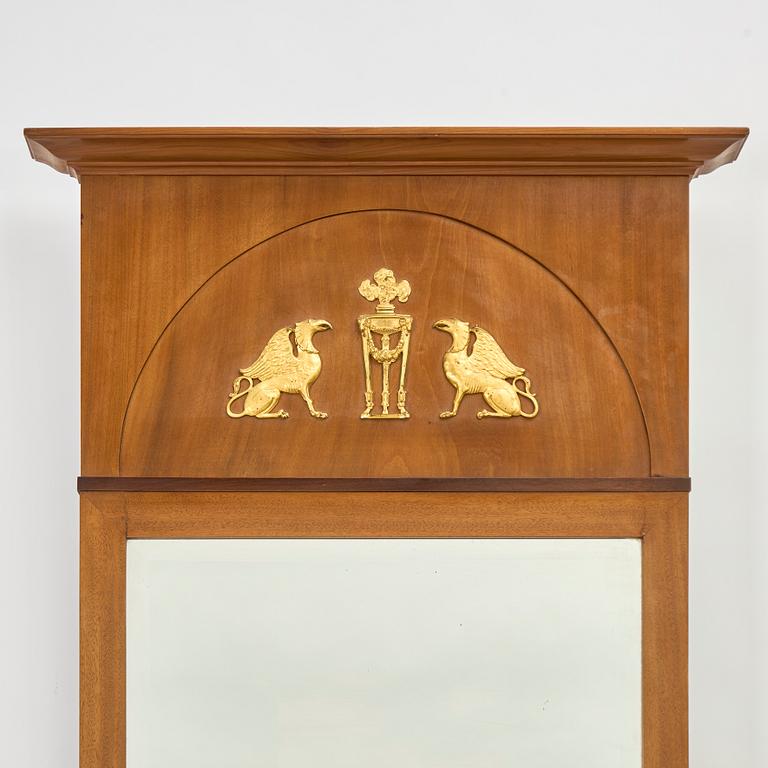 Mirror with console table, Empire style, early 20th century.