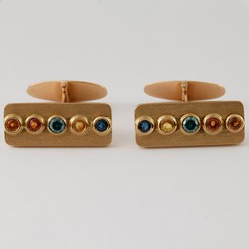 MANSCHETTKNAPPAR, ett par, 18k guld med blå diamant och olikfärgade ädelstenar. Vikt 17g.