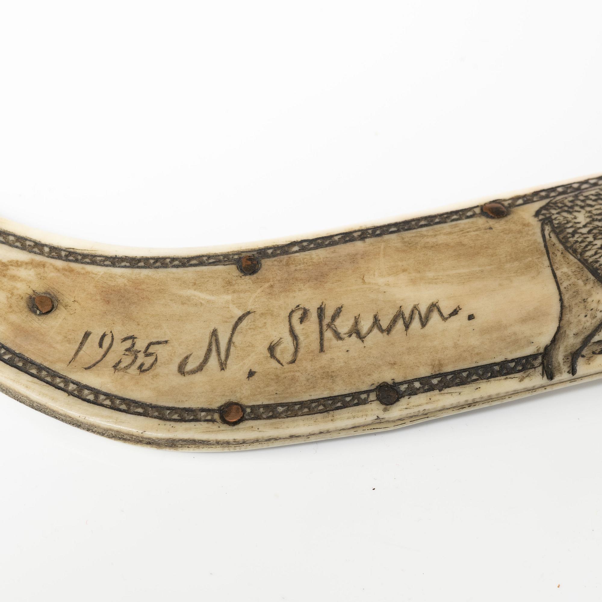 Nils Nilsson Skums egen kniv, signerad och daterad 1935.