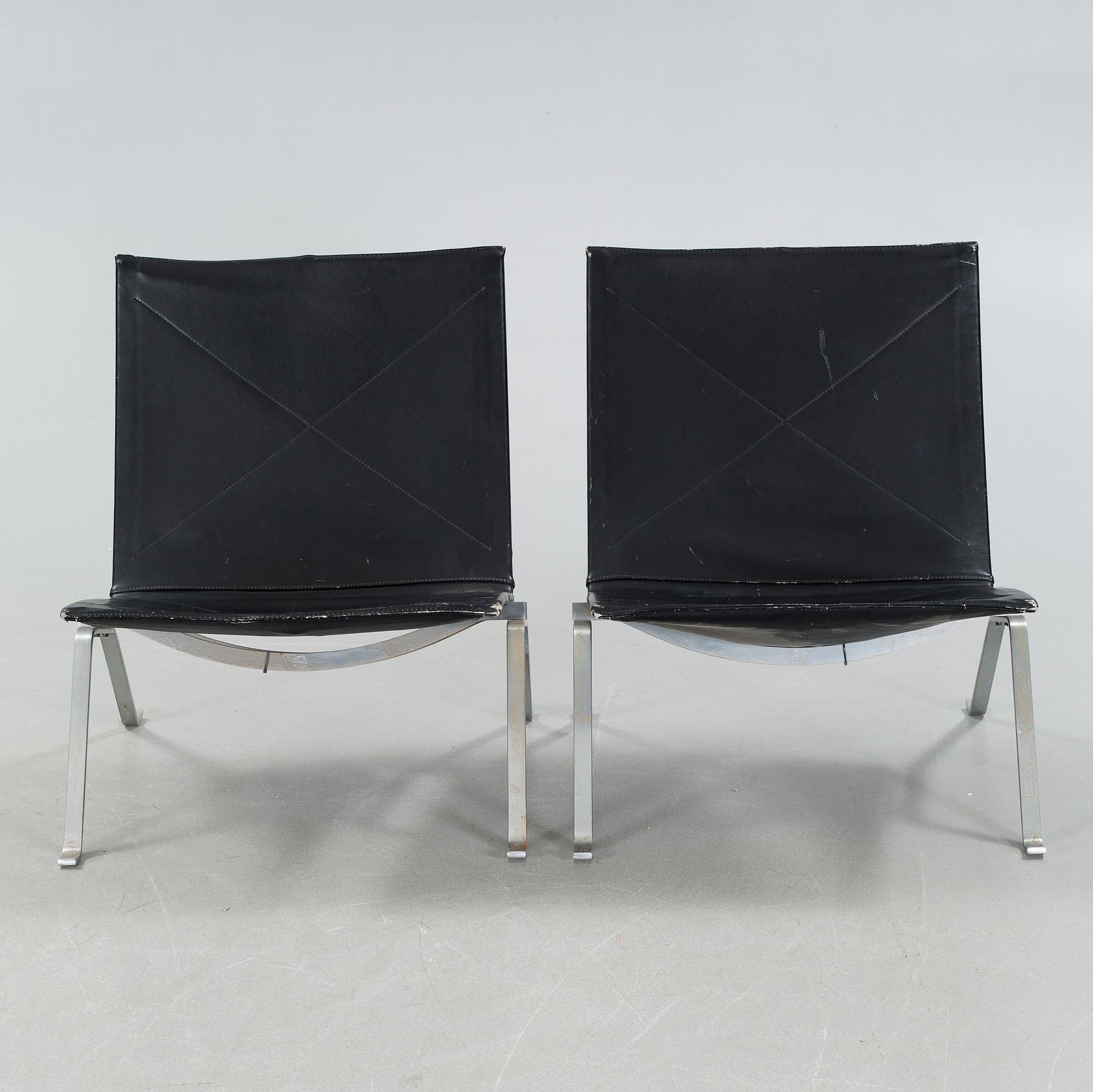 A pair of "PK22" chairs, designed by Poul Kjaerholm, made by Fritz Hansen in 1989.
