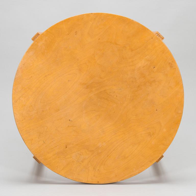 Alvar Aalto, pöytä "73" ja tuoleja, 4 kpl, malli 69, O.Y. Huonekalu-ja Rakennustyötehdas A.B. 1940-luku.