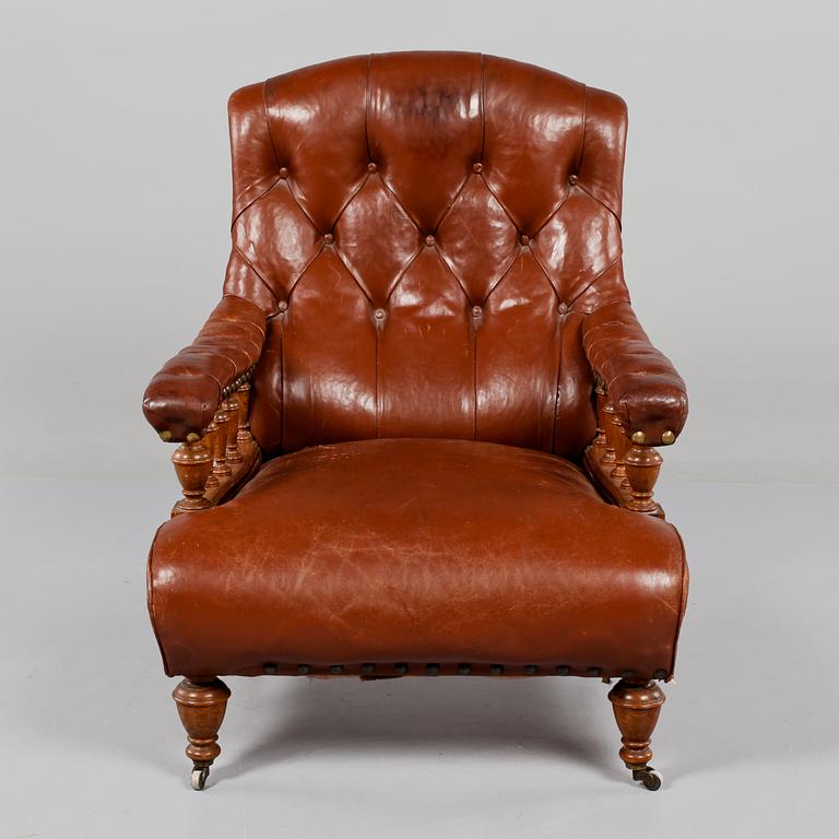 BALUSTRADFÅTÖLJ, omkring 1900.