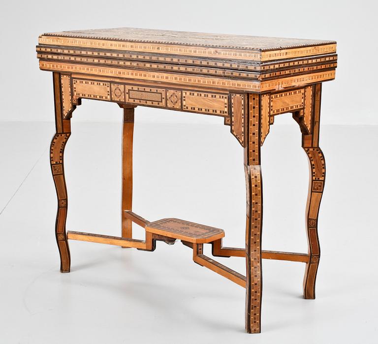 SPELBORD, orientaliskt, 1900-talets första hälft.