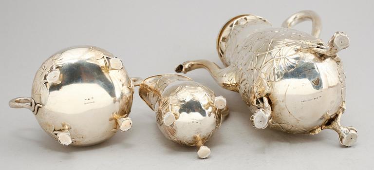 KAFFESERVIS, 3 delar, silver, CG Hallberg, Stockholm 1901/ 1902. Vikt ca 1552 g.