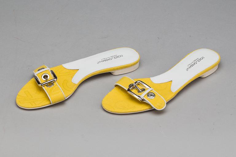 SANDALER, Dolce Gabbana.