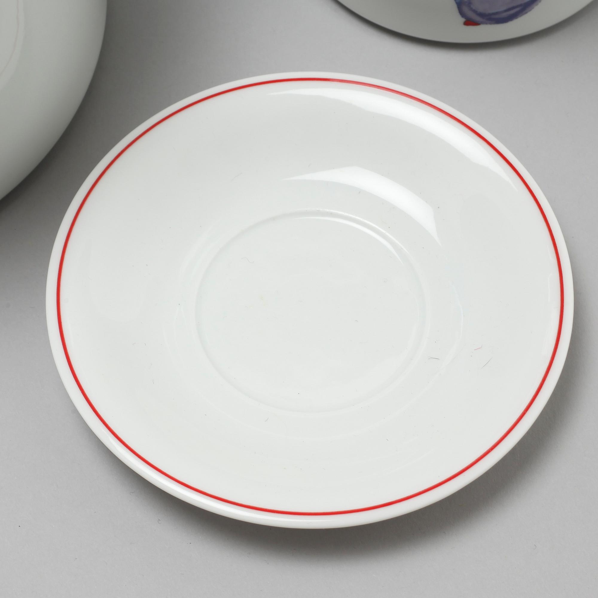 A porcelian set of table ware of 35 pcs, "Tomteul", Rörstrand, 20th century.