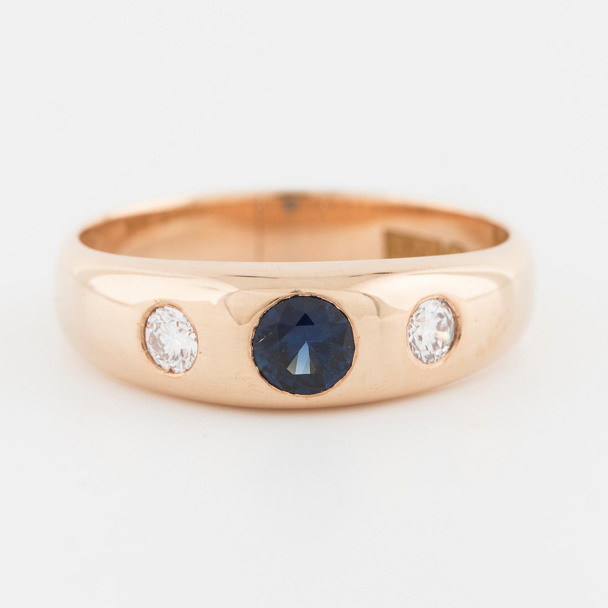 RING, med safir 0.31 ct samt två briljantslipade diamanter totalt 0.19 ct, JM Johansson, Göteborg, 1991.