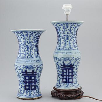 Two blue and white vases, one turned into table lamp, Qing dynasty, 19th century.