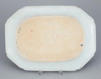 STEKFAT, porslin, Kina, Qingdynastin, Qianlong (1736-1795).